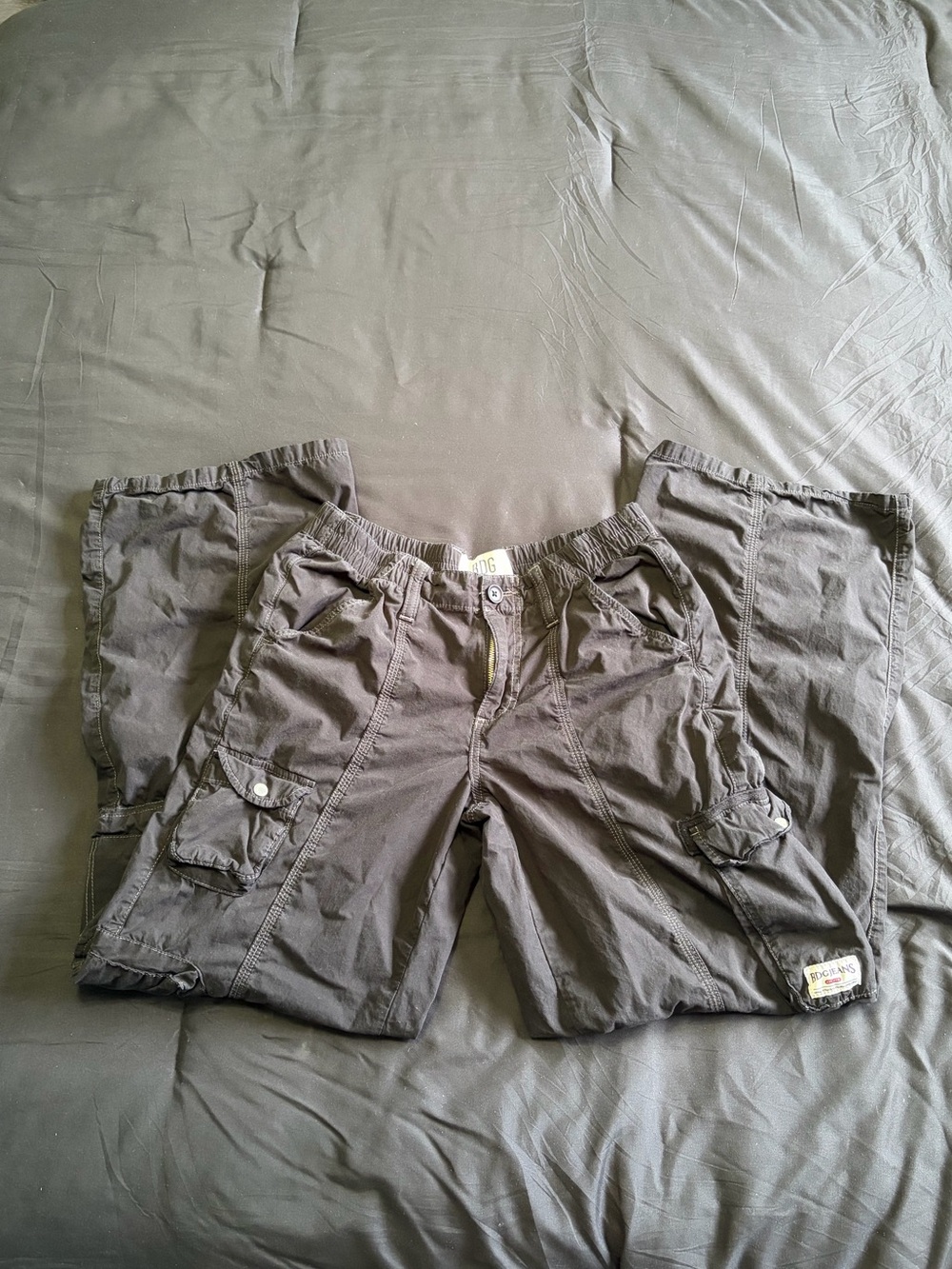 Urban Outfitters BDG black low rise baggy cargo pants w/multiple pockets. Size S - Picture 5 of 7